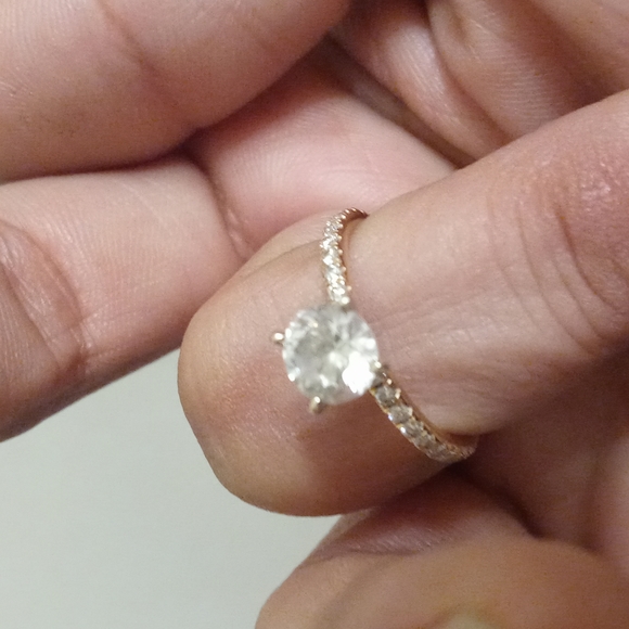 Diamond engagement ring - Picture 2 of 5